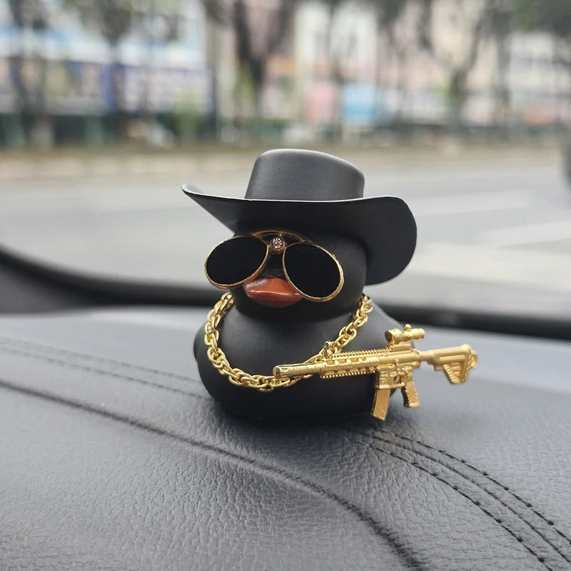 Chapéu de cowboy patos na moda painel do carro decoração pato de borracha escritório decoração do carro ornamento pato preto com óculos de sol colar
