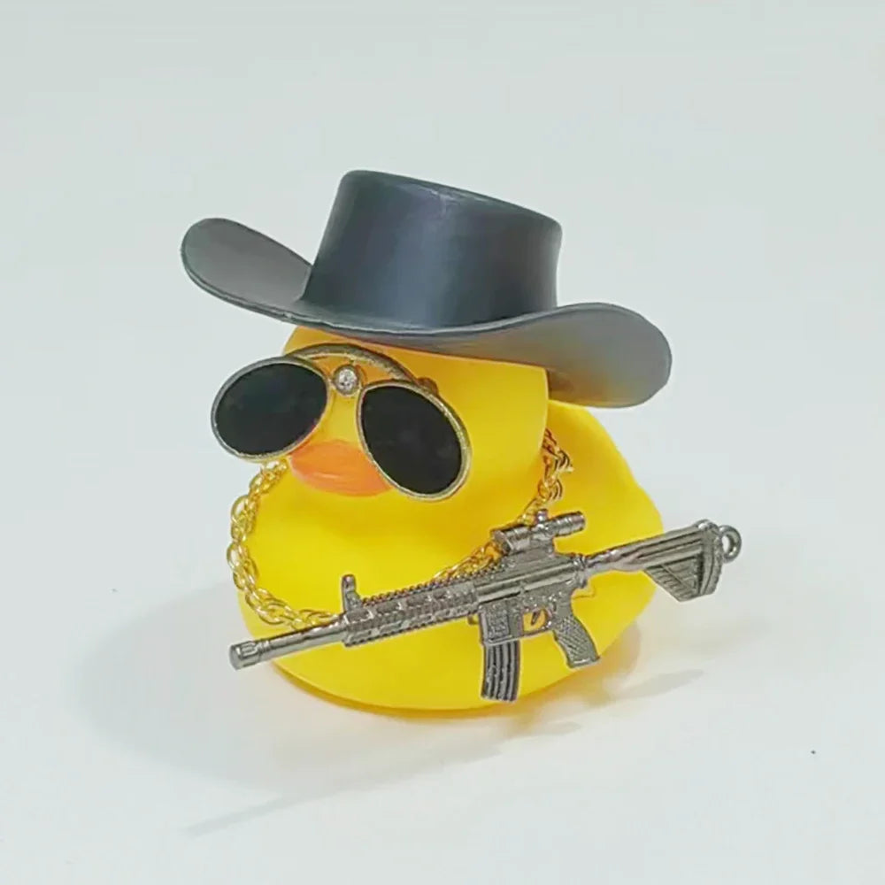 Chapéu de cowboy patos na moda painel do carro decoração pato de borracha escritório decoração do carro ornamento pato preto com óculos de sol colar
