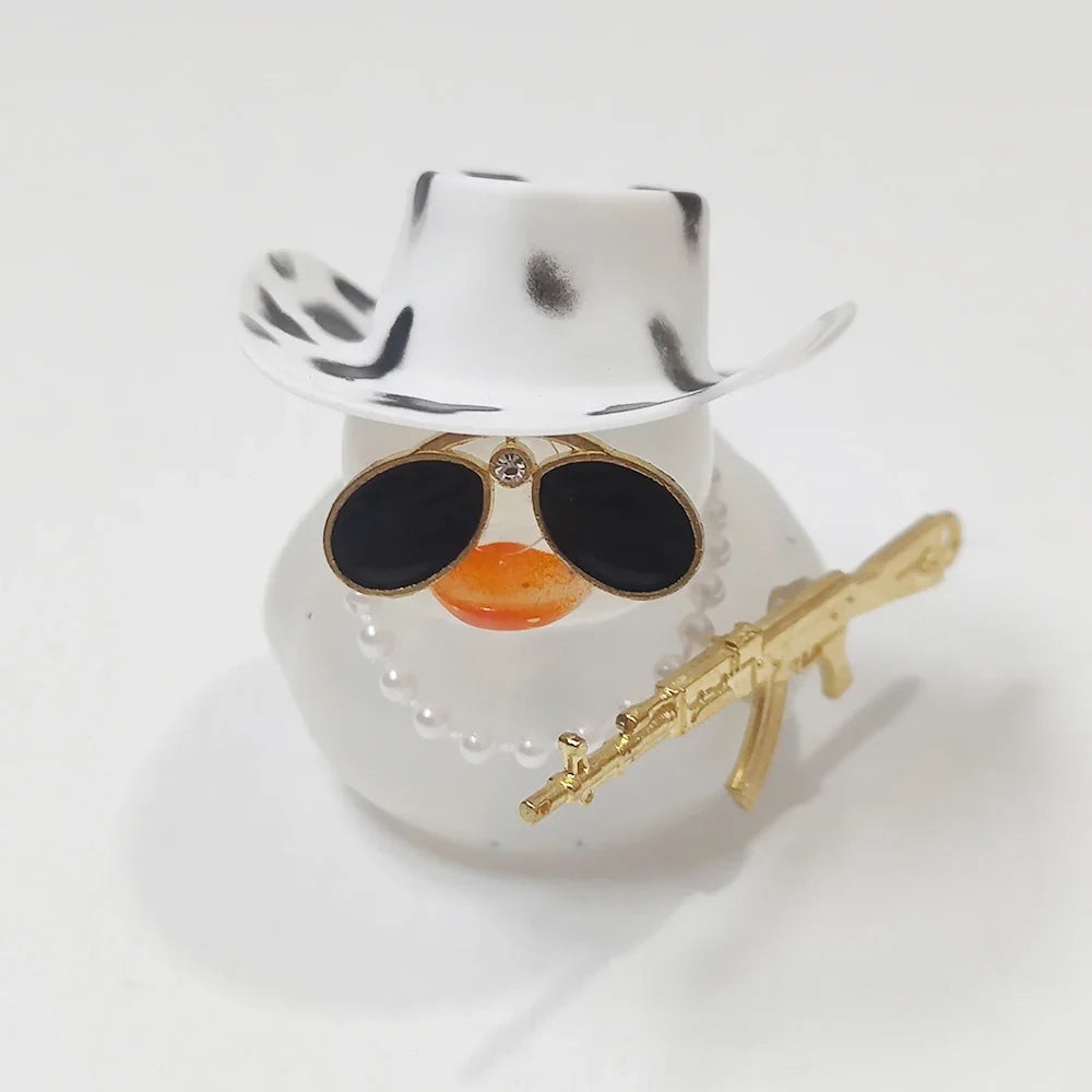Chapéu de cowboy patos na moda painel do carro decoração pato de borracha escritório decoração do carro ornamento pato preto com óculos de sol colar