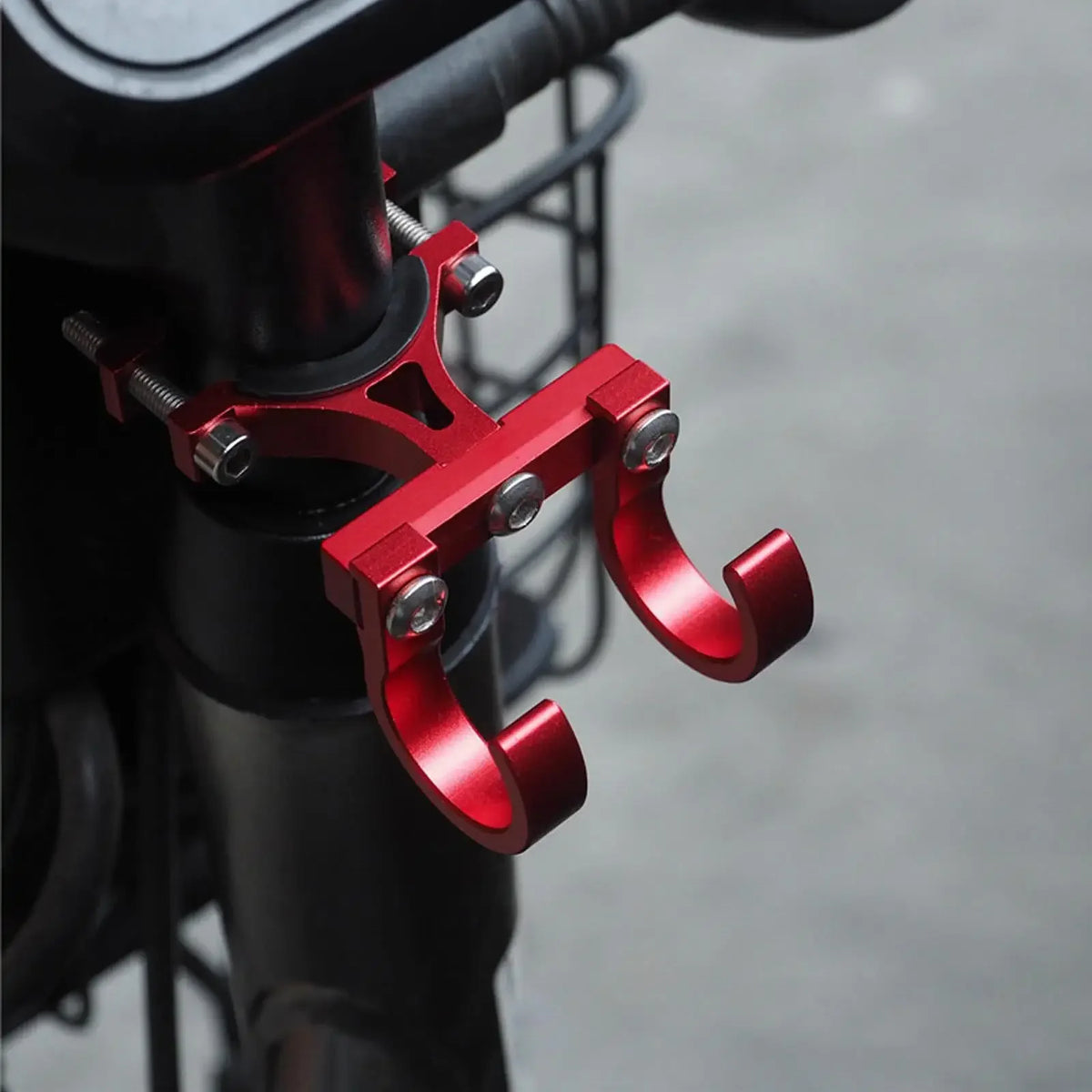 Ganchos para Patinetes Elétricos, Suporte Simples para Bicicletas, Gancho de Armazenamento para Tubos, Fivela de Fixação para E-bikes, Suporte Duplo Portátil de Metal para Capacete