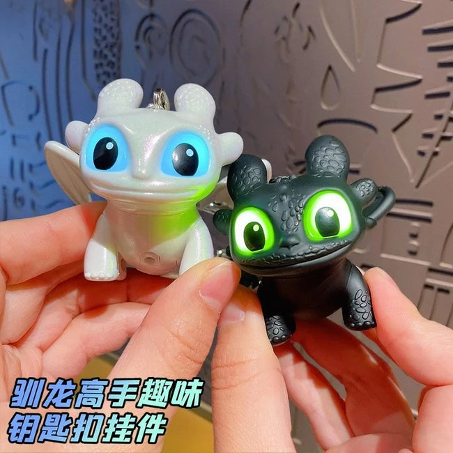 Novo Enfeite Miniatura de Desenho Animado Como Treinar Seu Dragão Desdentado com Olhos que Acendem e Piscam, Efeito de Luz, Asas Móveis e Pingente
