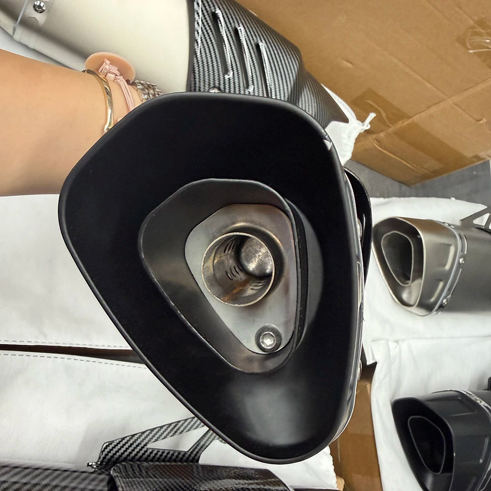 Escapamentos universais de fábrica para motocicletas