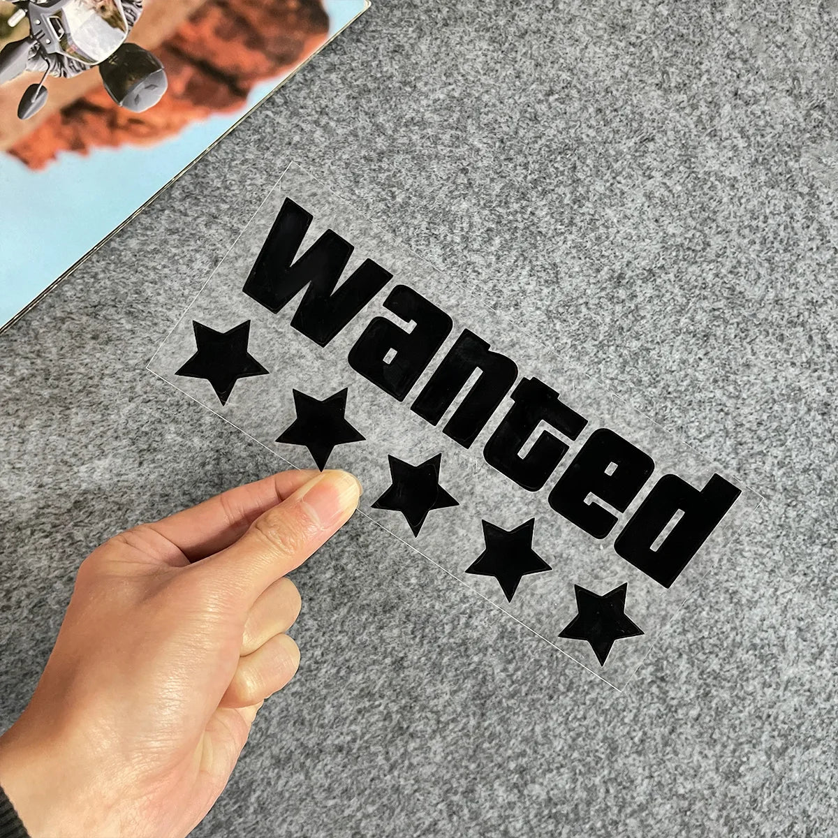 Adesivo de Vinil Impermeável para Motocicleta WANTED - Decoração Adaptável para Moto, Carroceria e Capacete