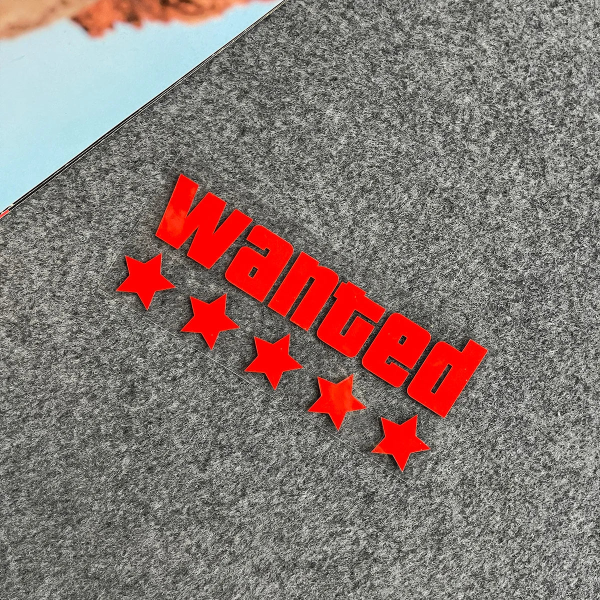 Adesivo de Vinil Impermeável para Motocicleta WANTED - Decoração Adaptável para Moto, Carroceria e Capacete